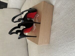 Christian Louboutin- Hot Chick Patent black SlingbackPumps